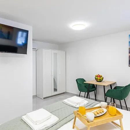 Lux 19 Apartment *