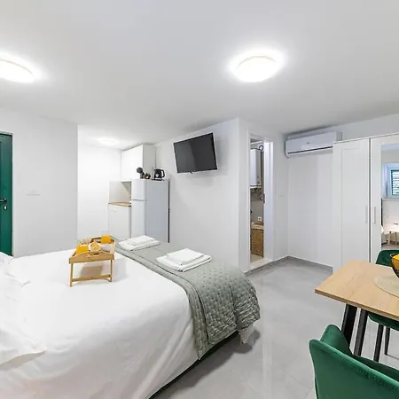 Lux 19 Apartment *